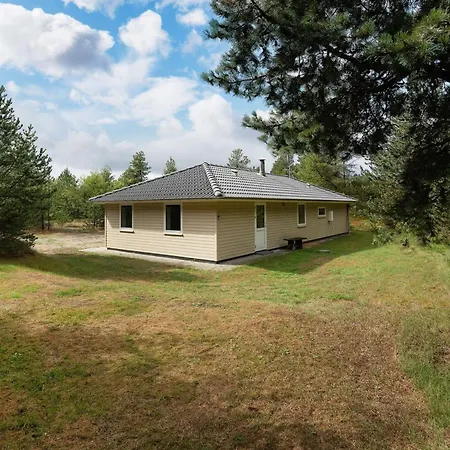 Micke - 3-2km From The Sea By Interhome